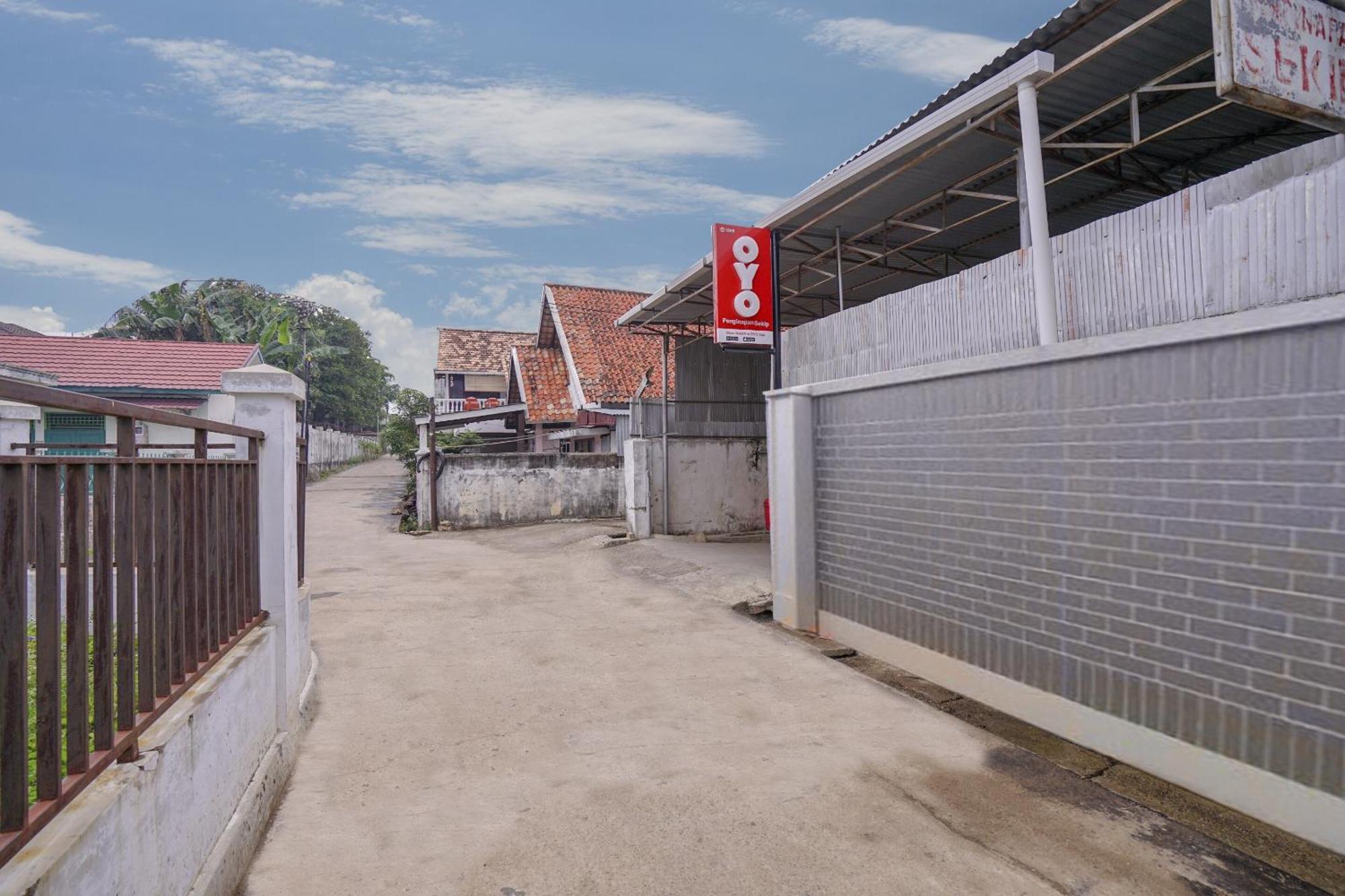 Super Oyo 1868 Penginapan Sekip Palembang Dış mekan fotoğraf